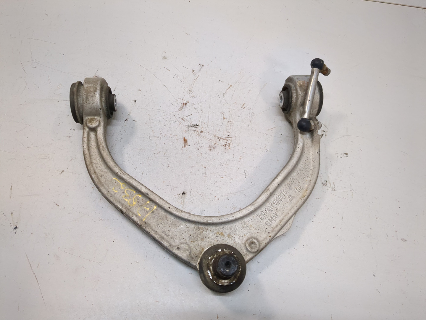 Рычаг передний левый