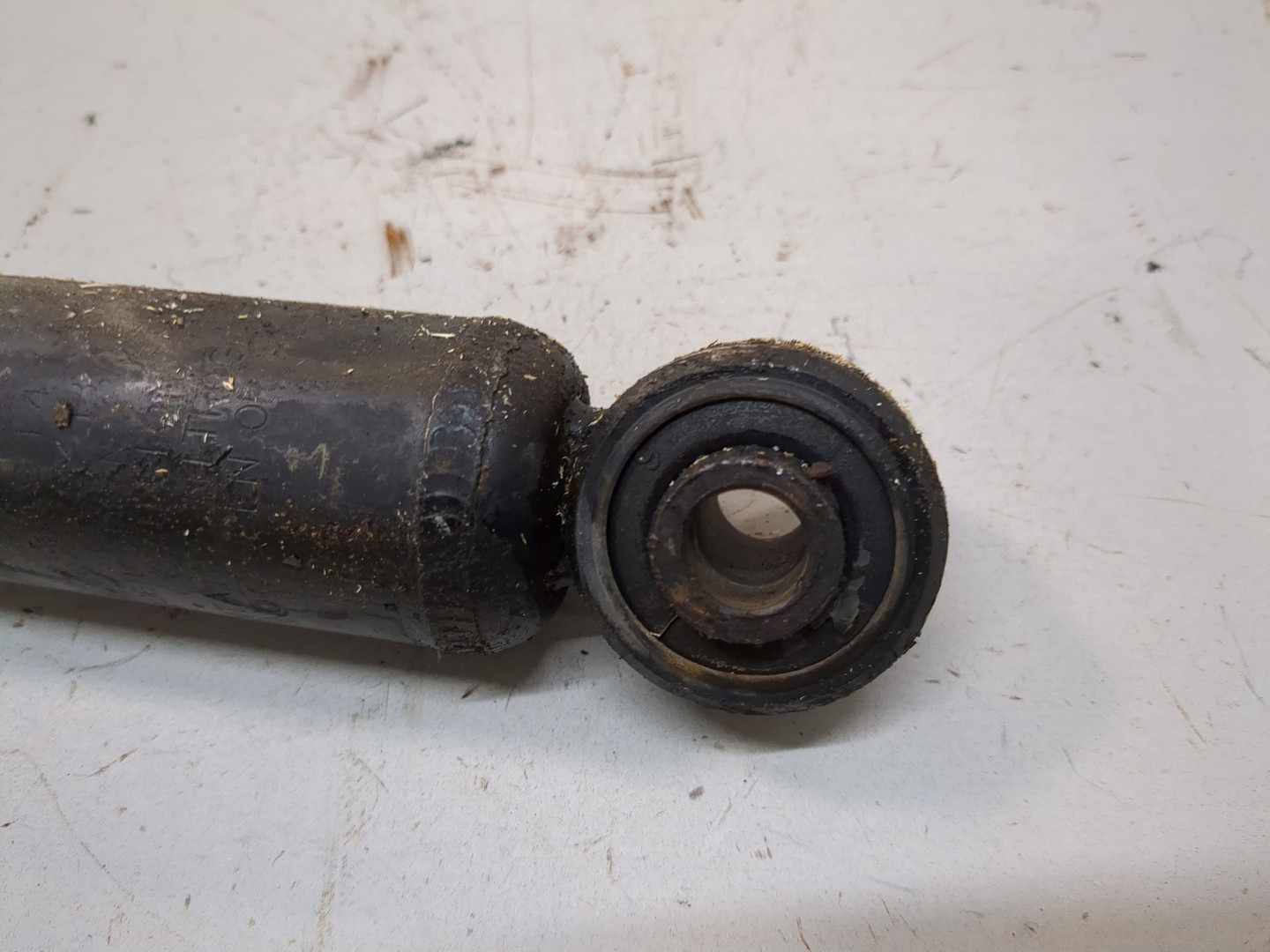 Амортизатор задний (стойка)