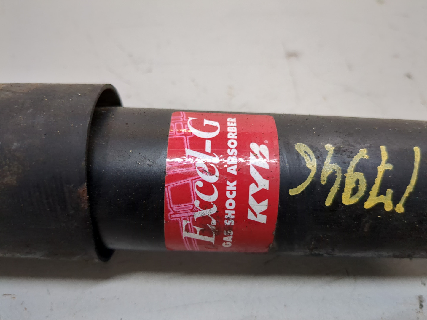 Амортизатор задний (стойка)