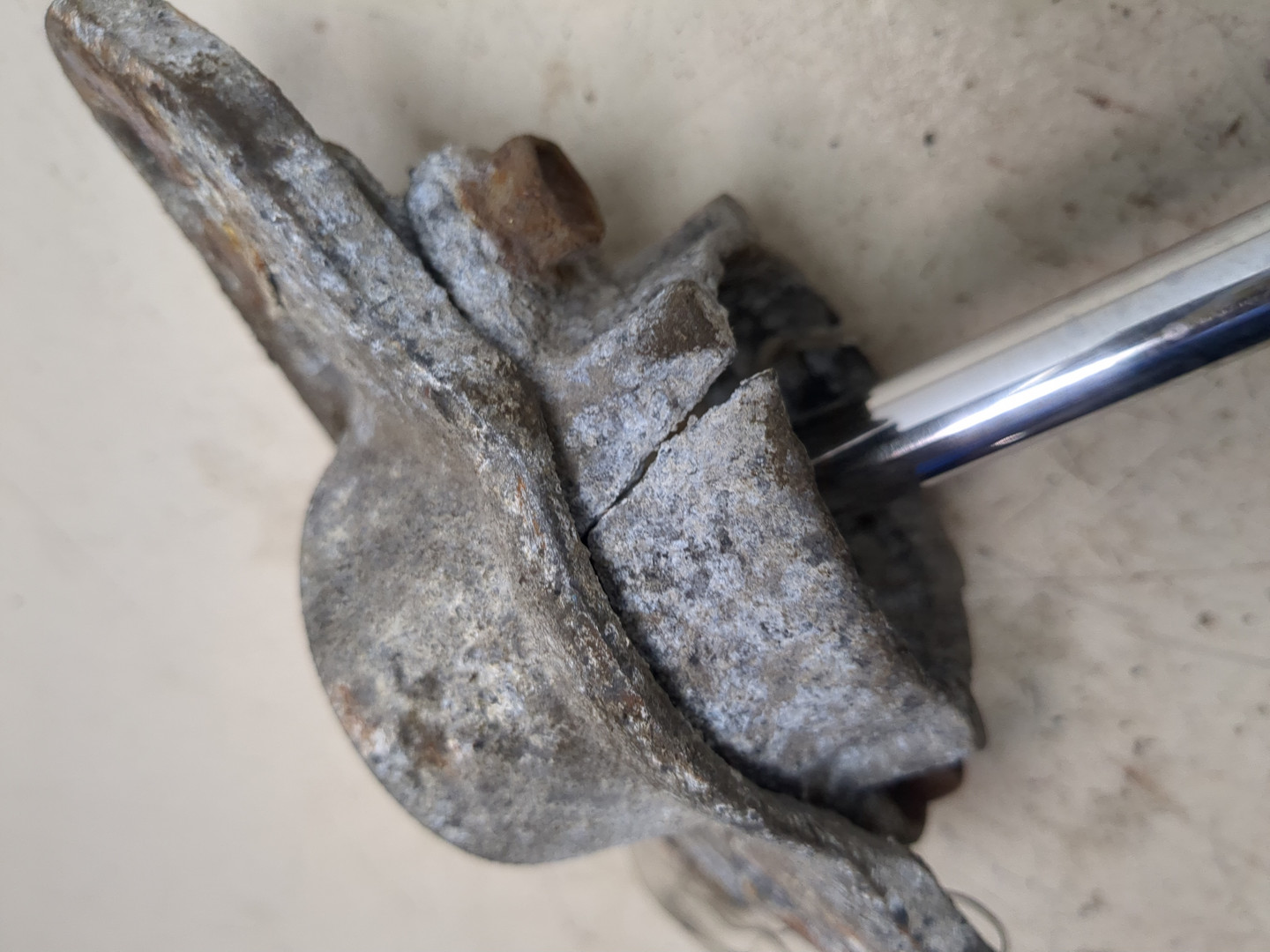 Амортизатор задний (стойка)