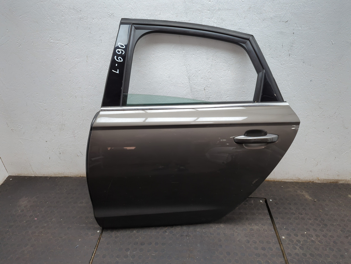 Дверь задняя левая