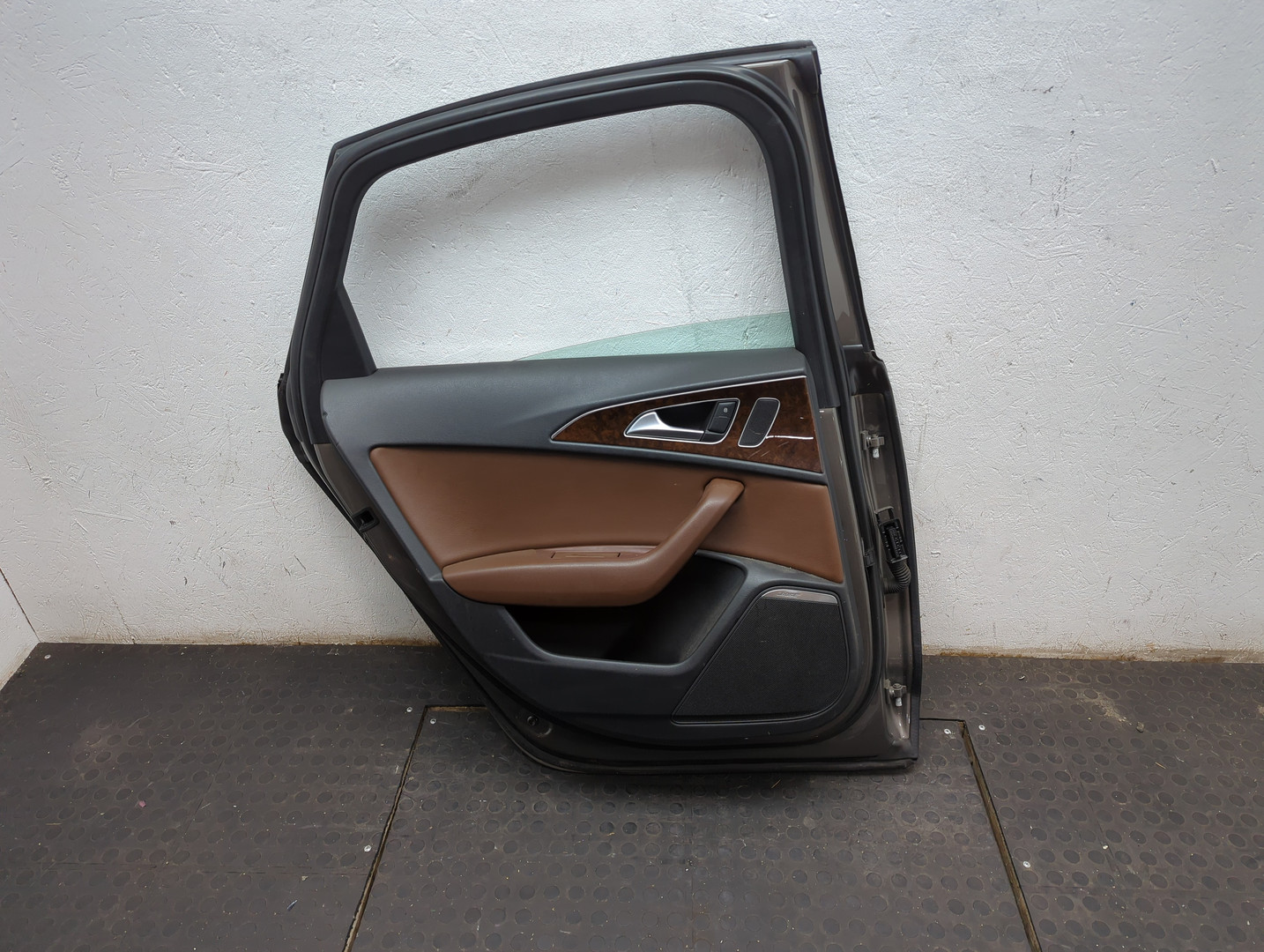 Дверь задняя левая