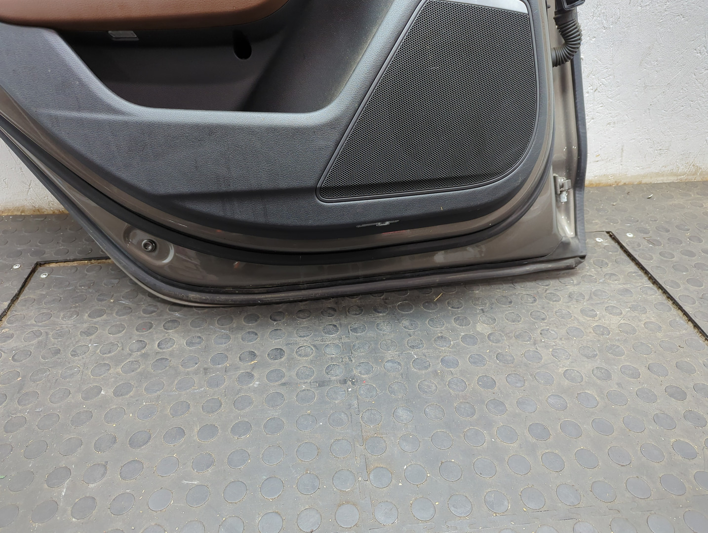 Дверь задняя левая