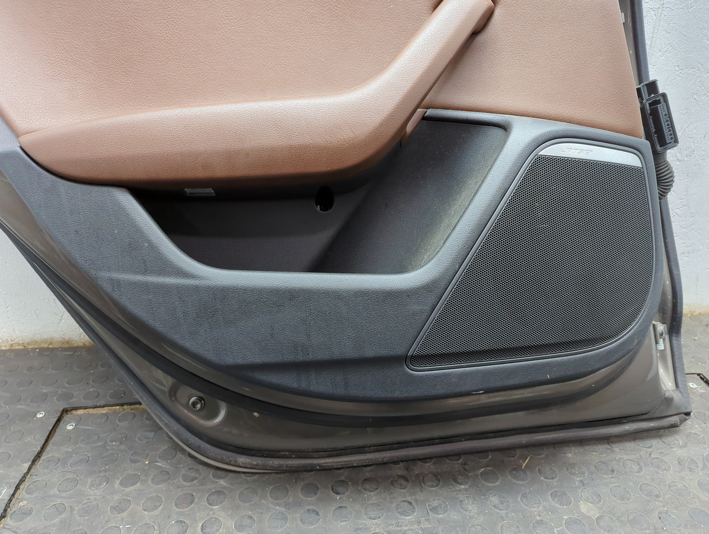 Дверь задняя левая