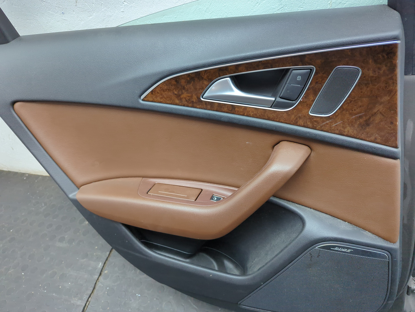 Дверь задняя левая