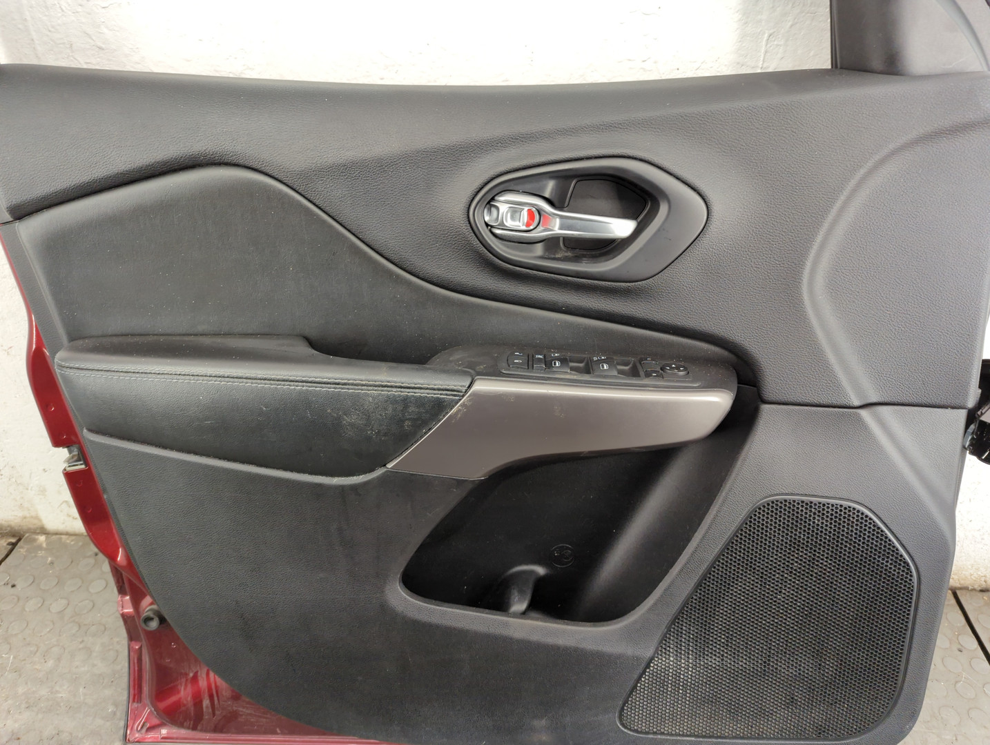 Дверь передняя левая