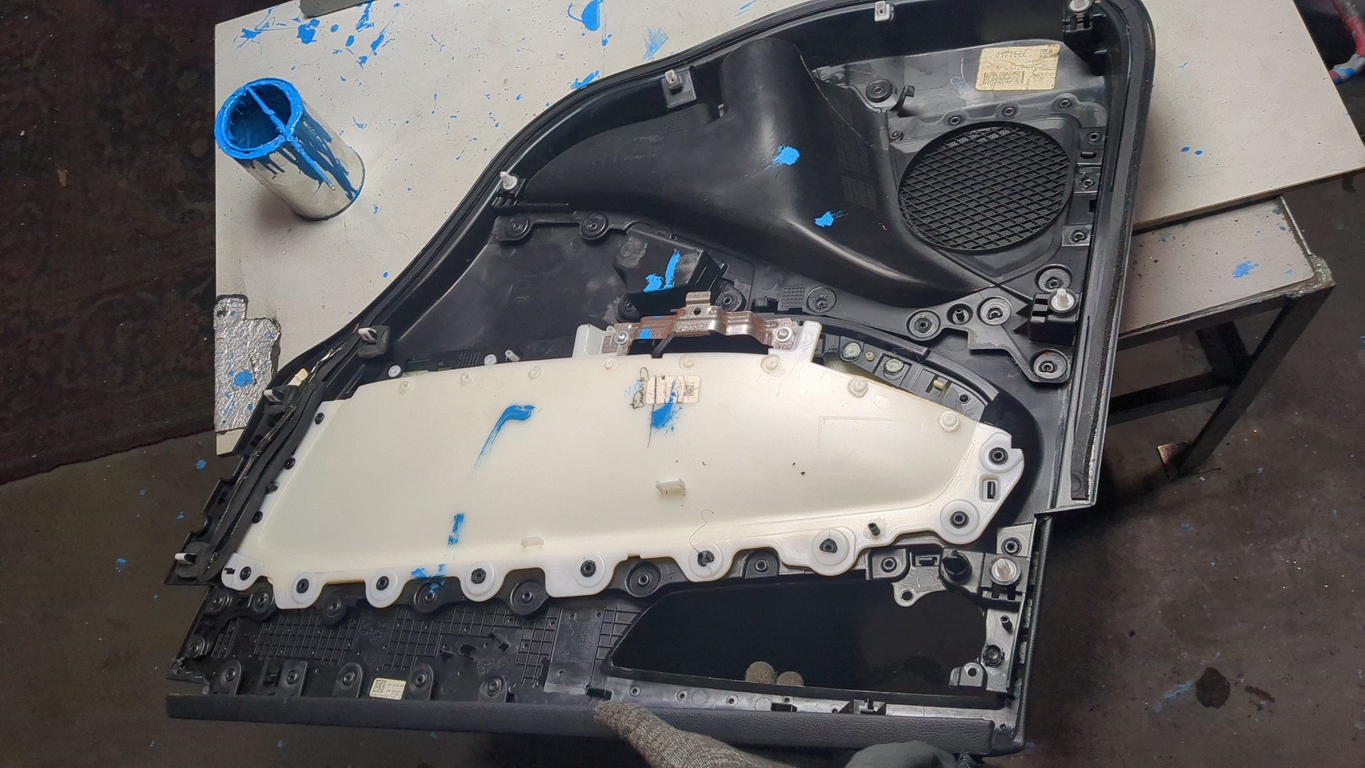 Обшивка двери задней левой