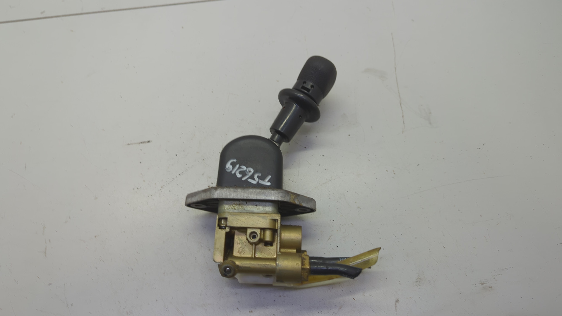 Рычаг стояночного тормоза