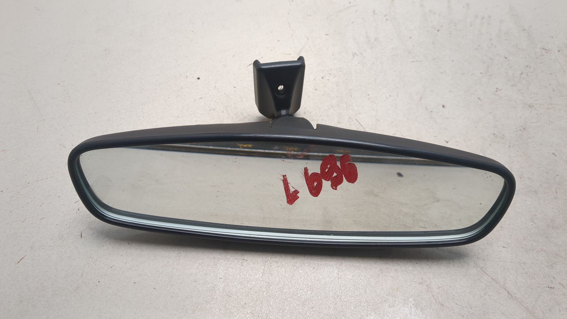 Зеркало заднего вида