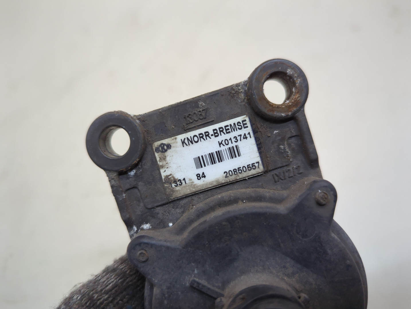 Кран уровня пола кабины