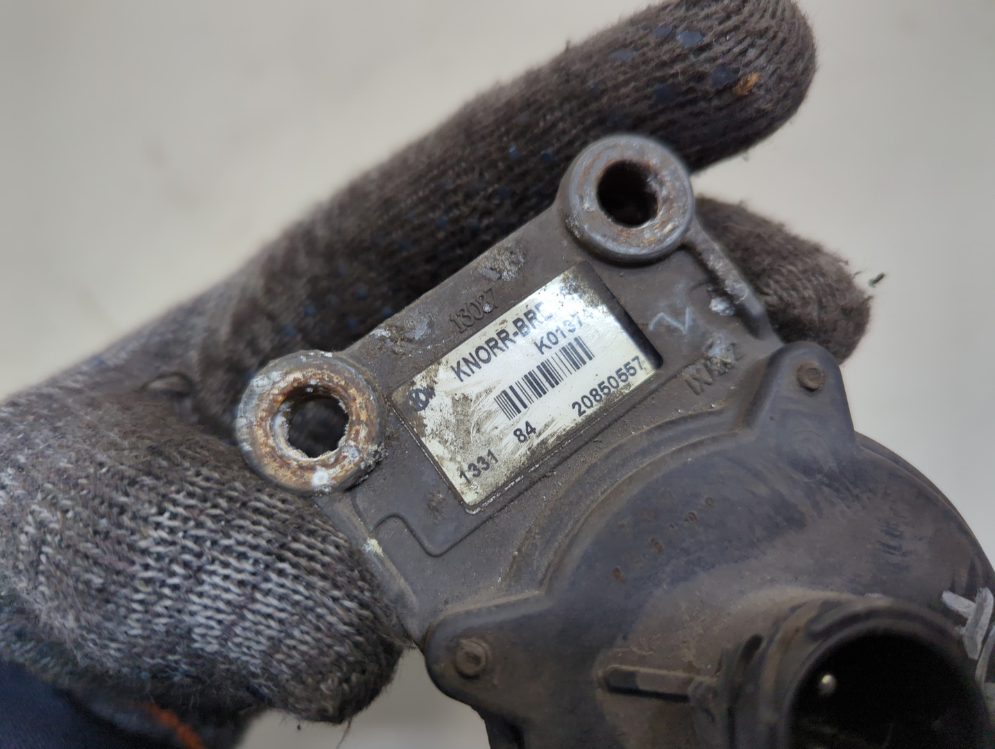 Кран уровня пола кабины