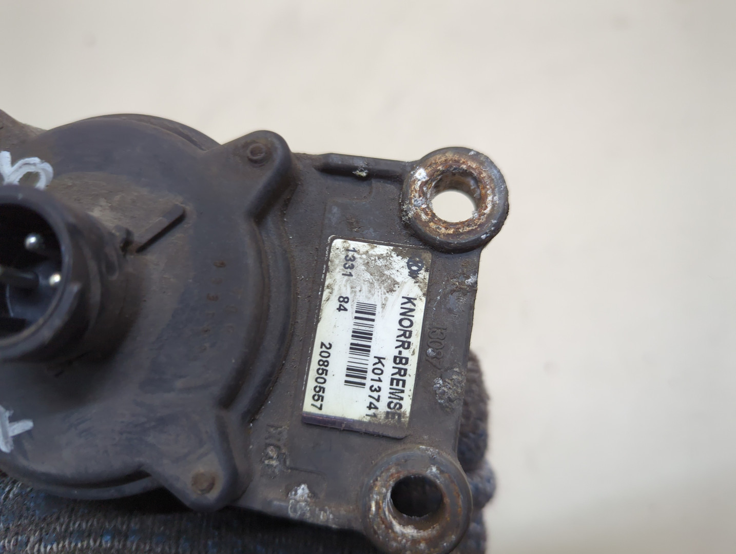 Кран уровня пола кабины