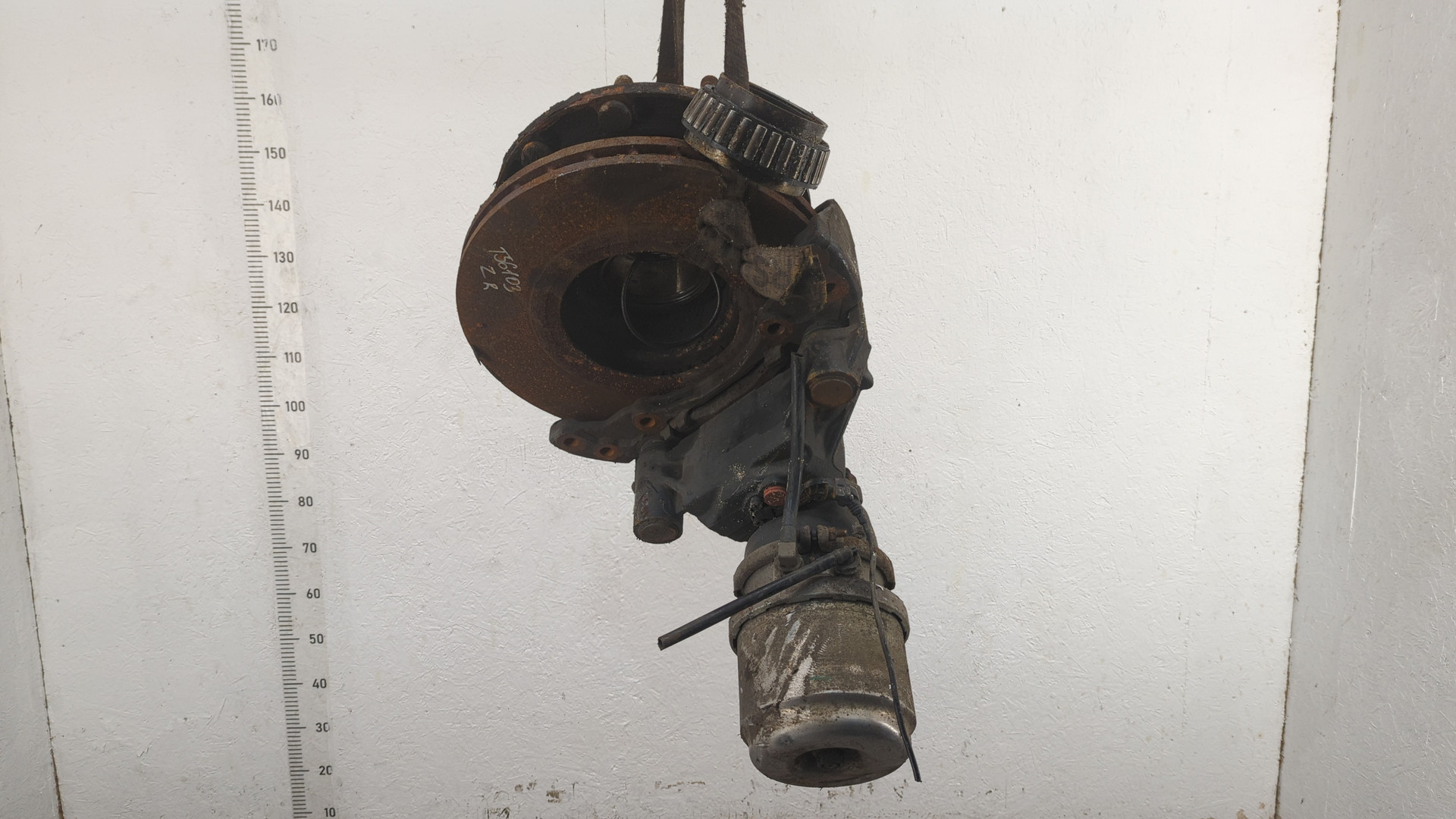 Кулак поворотный задний правый