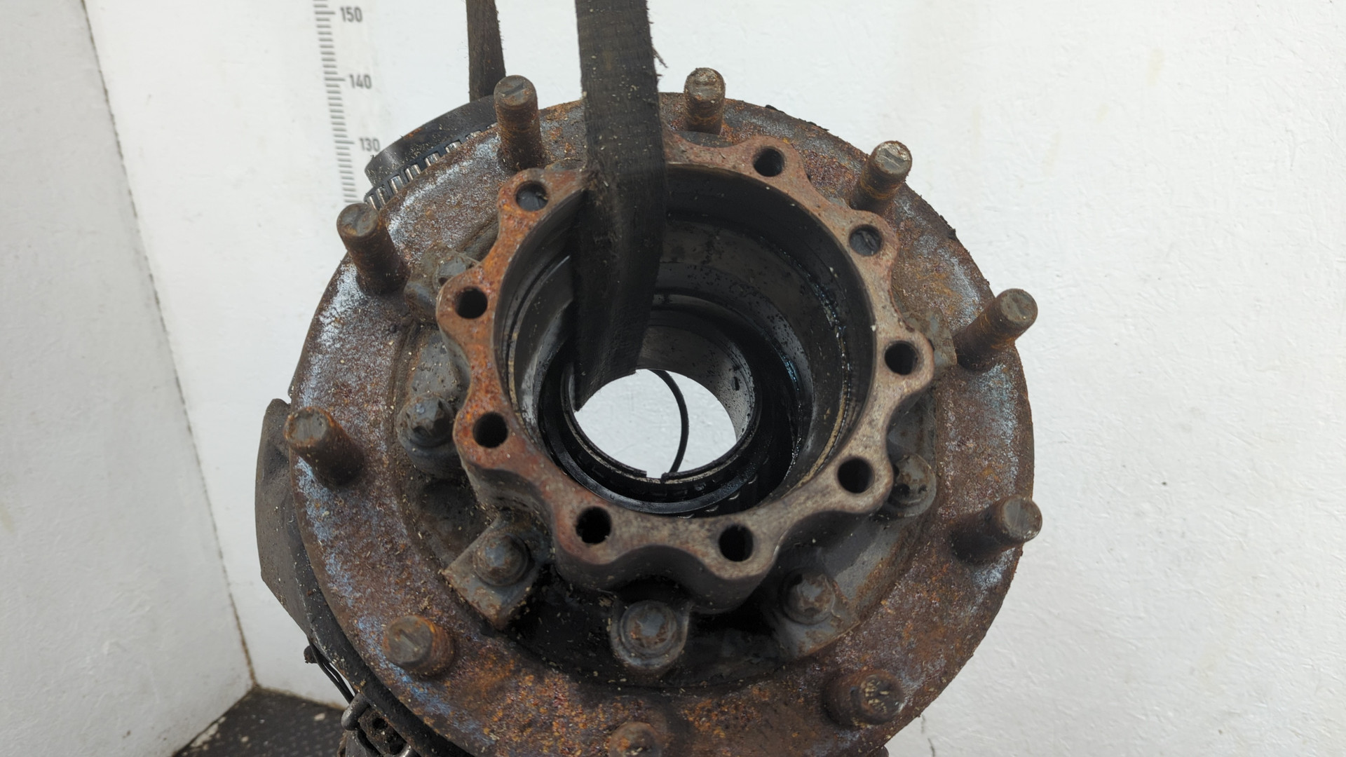 Кулак поворотный задний правый