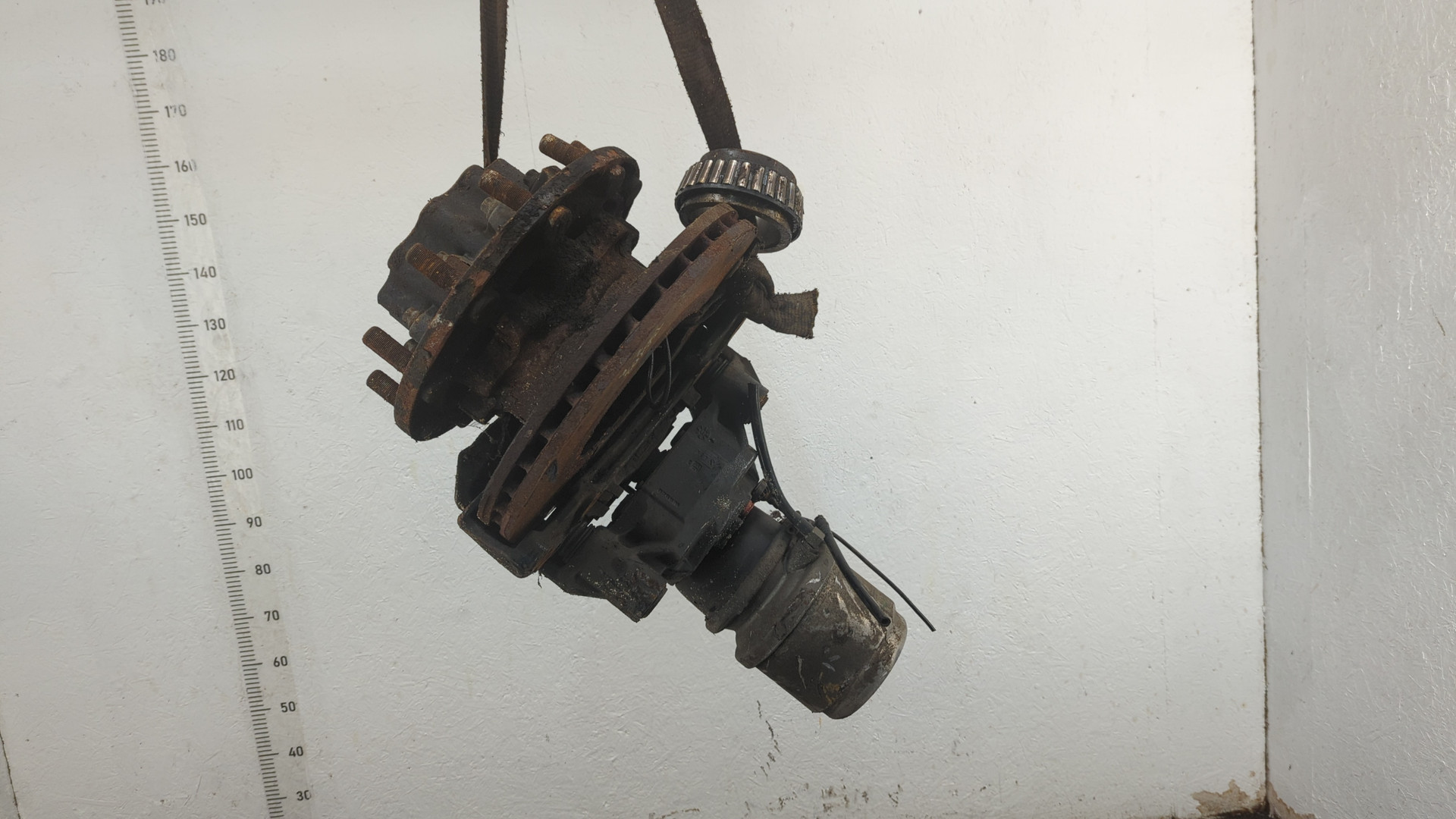 Кулак поворотный задний правый