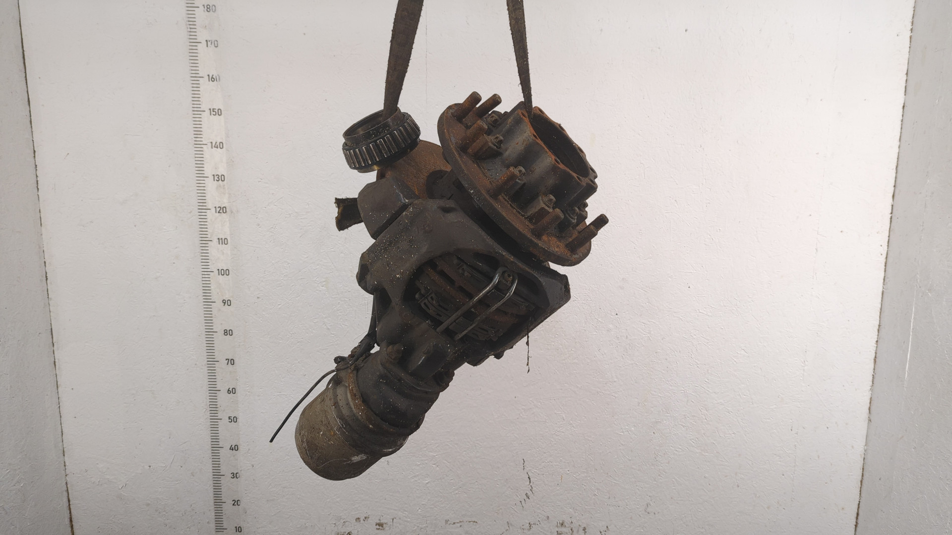 Кулак поворотный задний правый