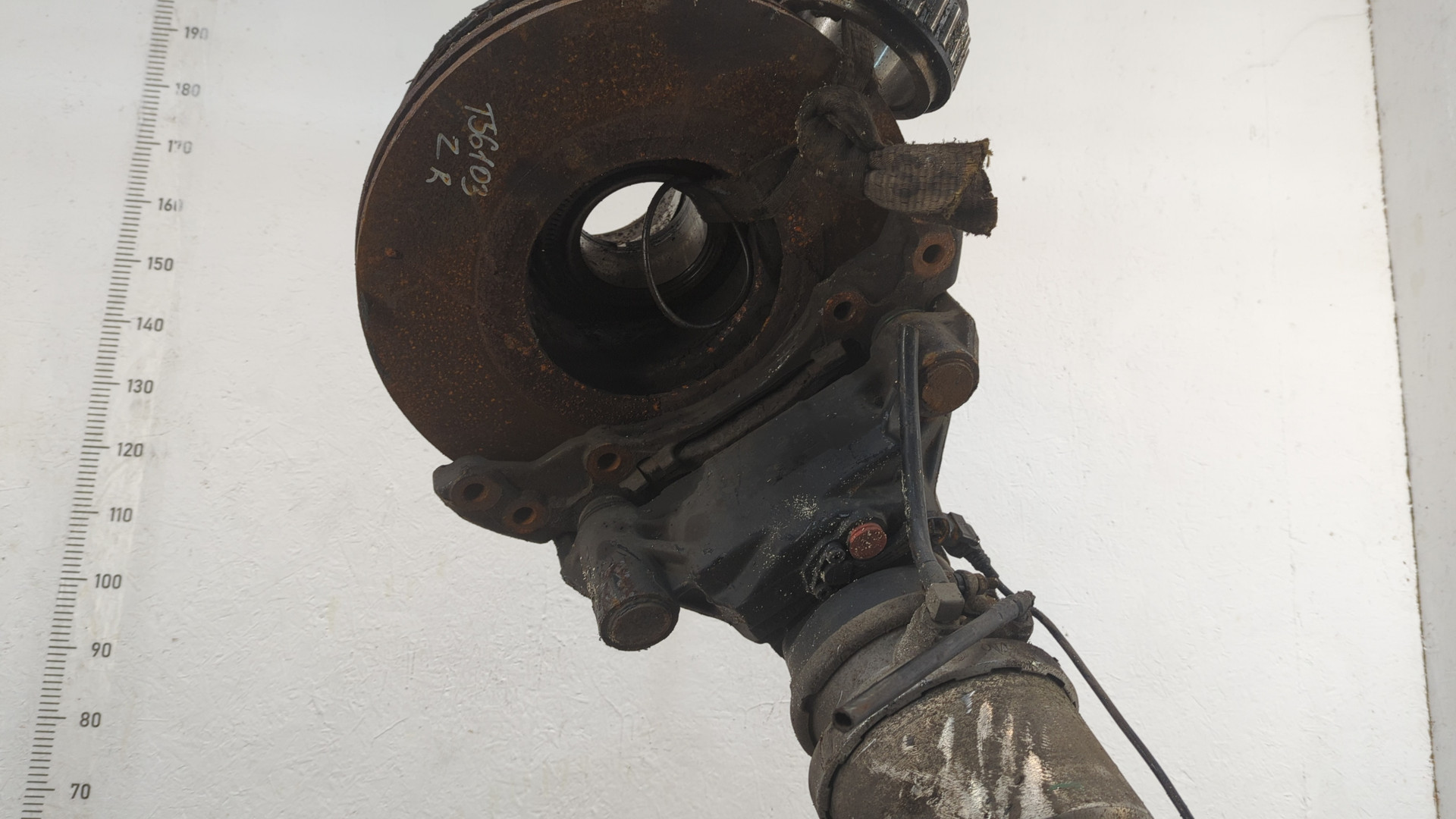 Кулак поворотный задний правый