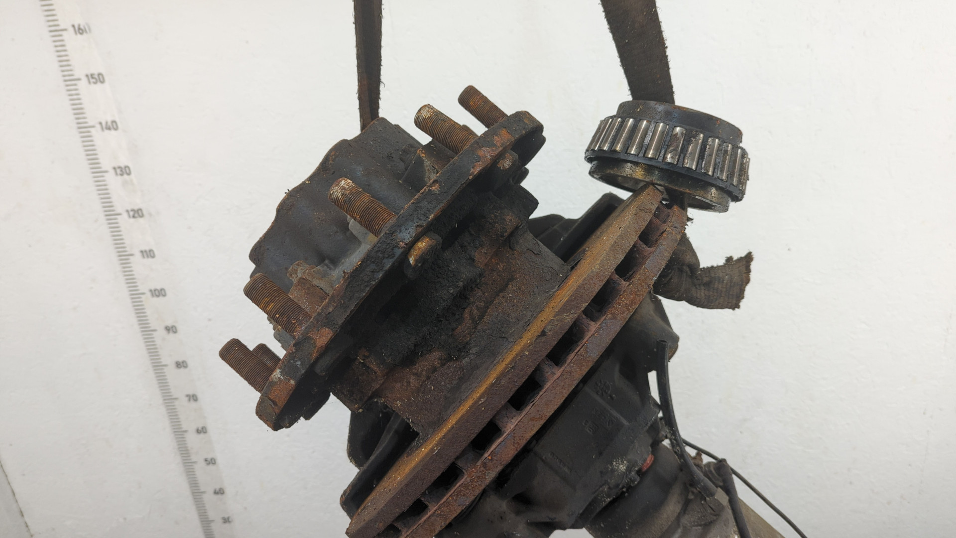 Кулак поворотный задний правый