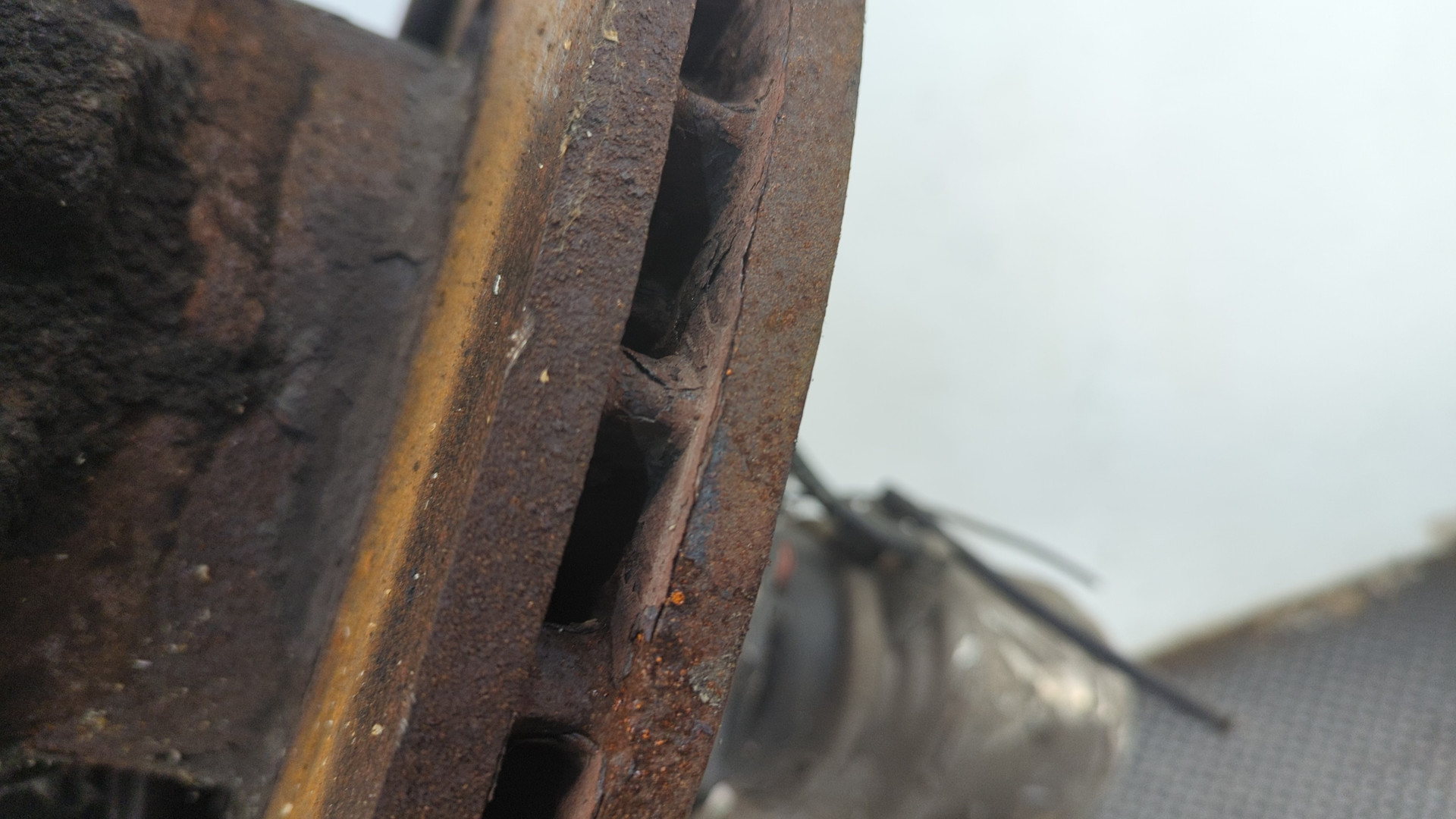 Кулак поворотный задний правый