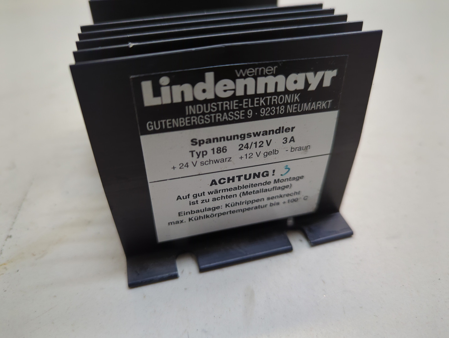 Преобразователь напряжения (адаптер)