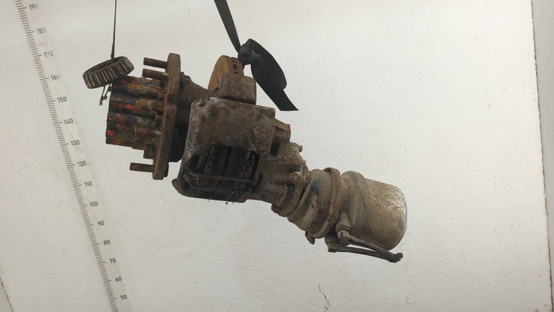 Кулак поворотный задний левый