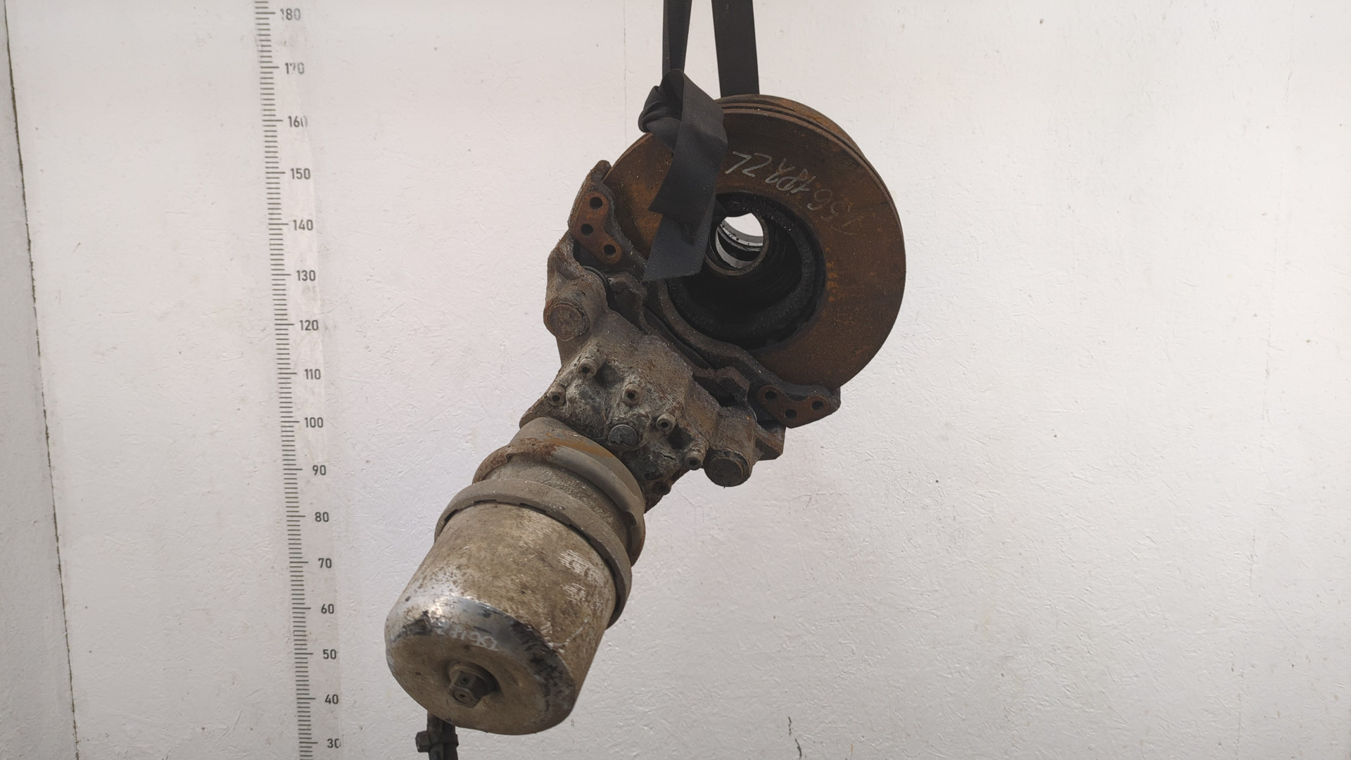 Кулак поворотный задний левый