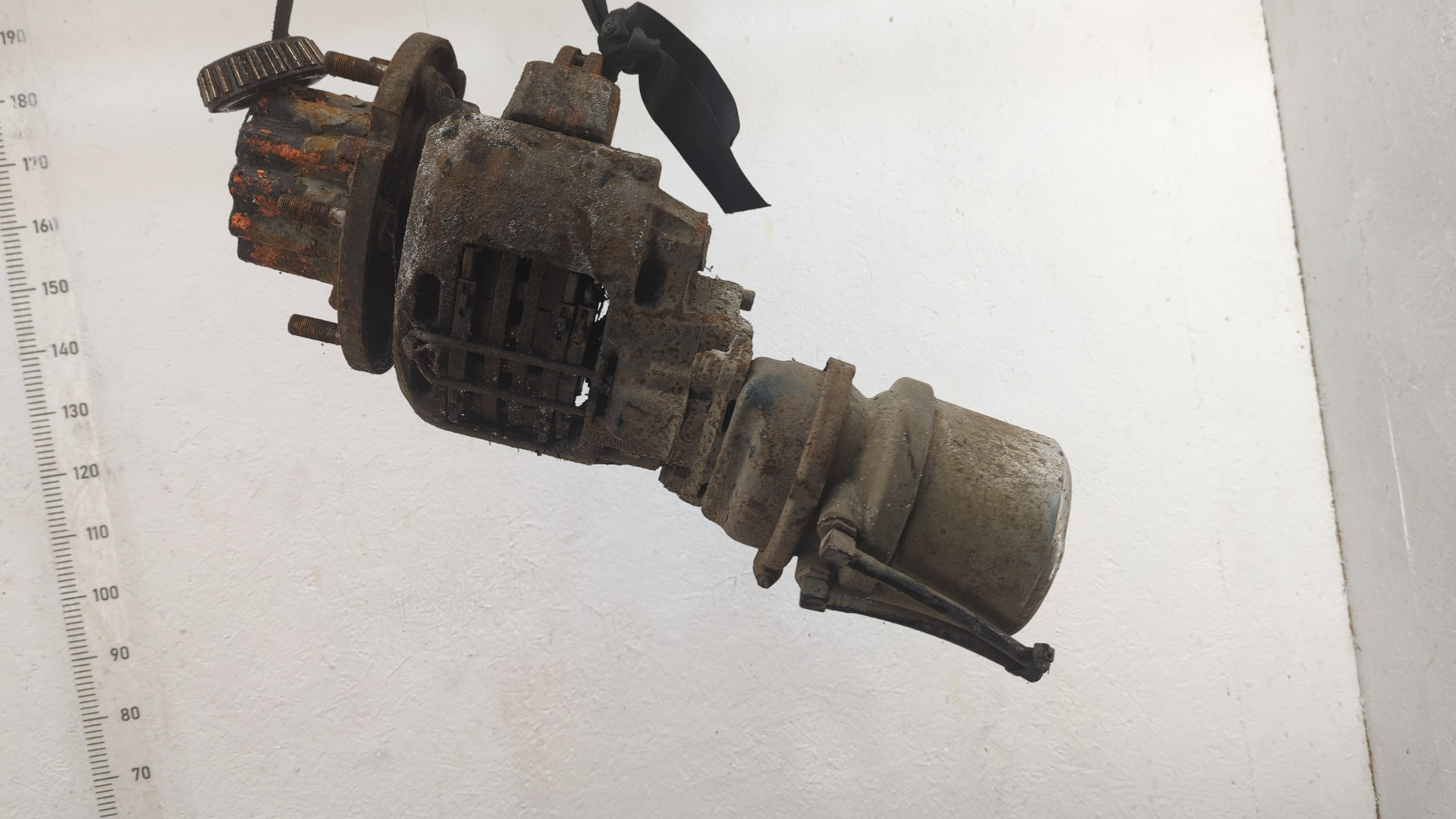 Кулак поворотный задний левый