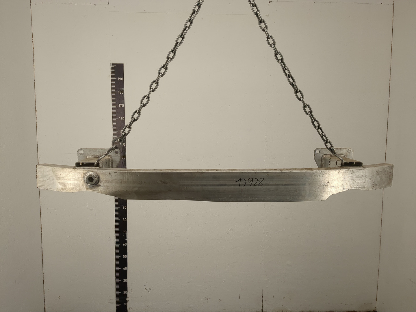 Усилитель заднего бампера