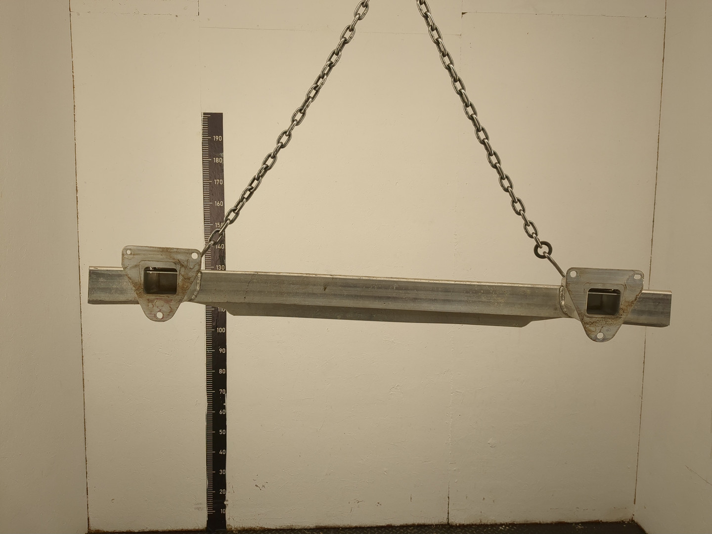 Усилитель заднего бампера