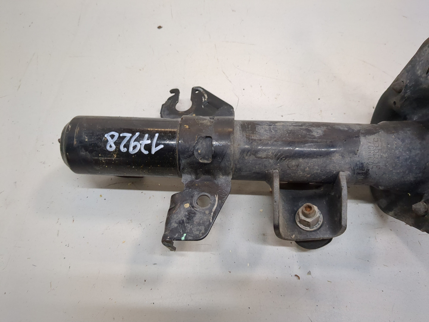 Амортизатор передний левый