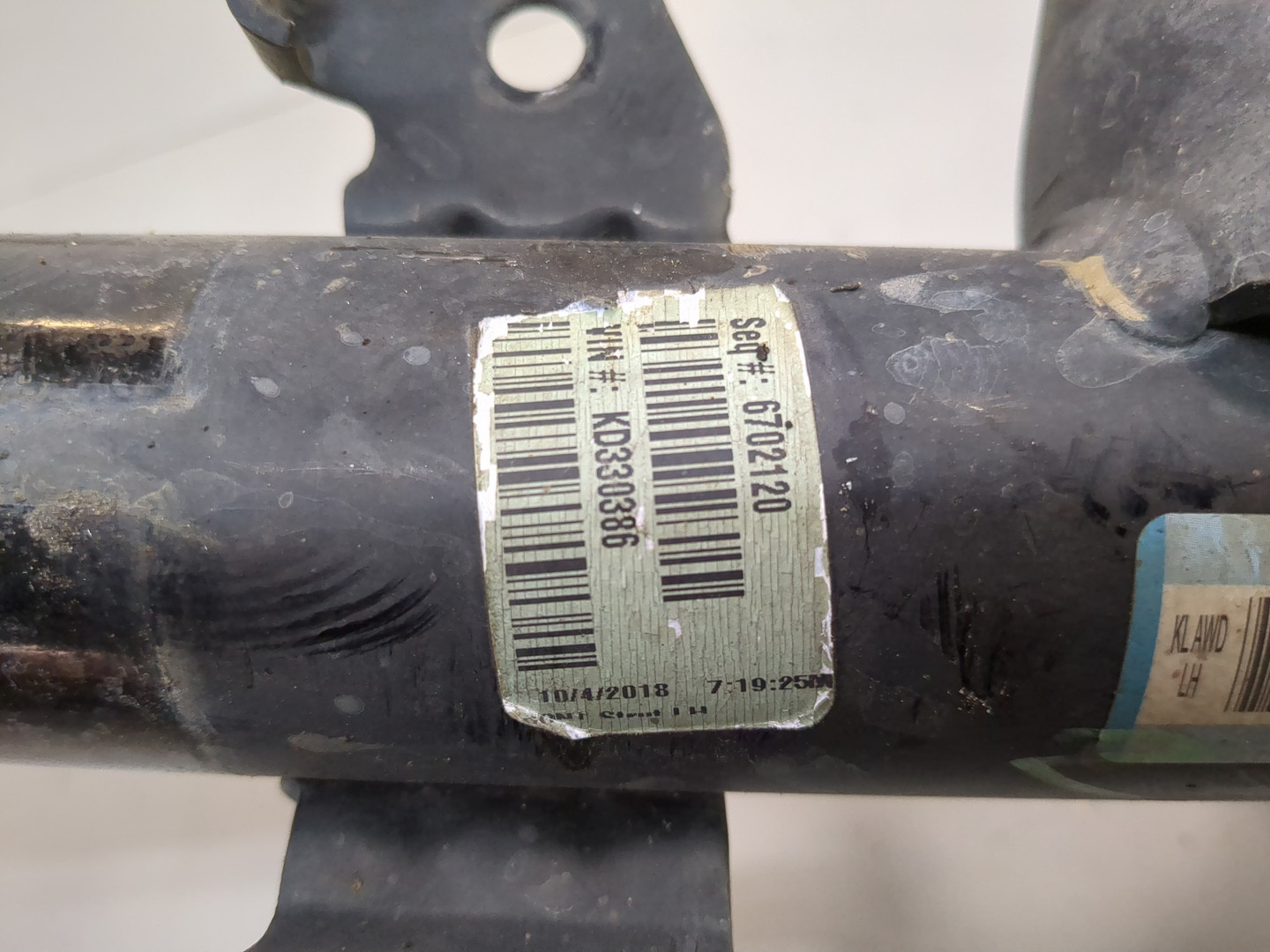 Амортизатор передний левый