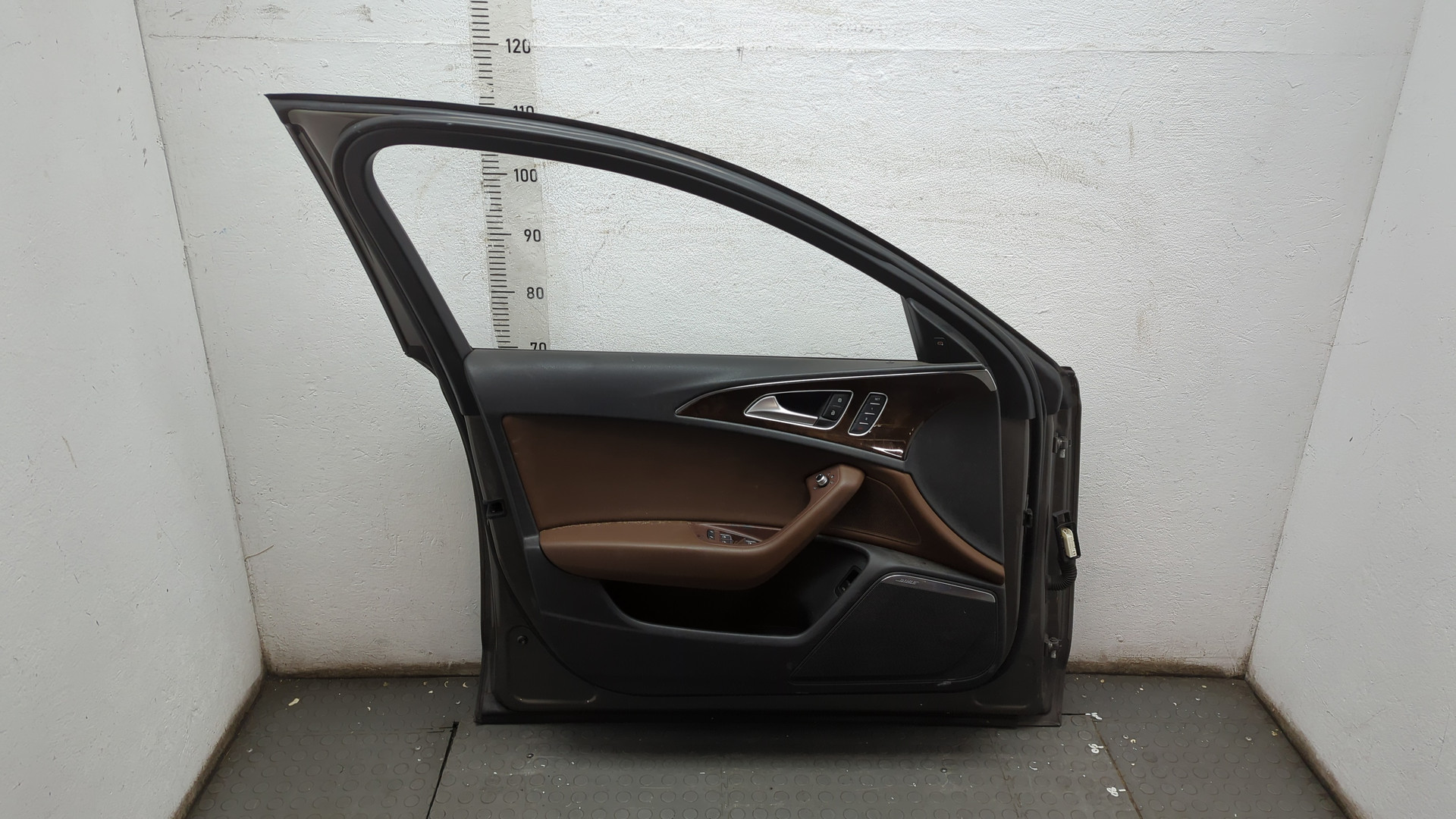 Дверь передняя левая