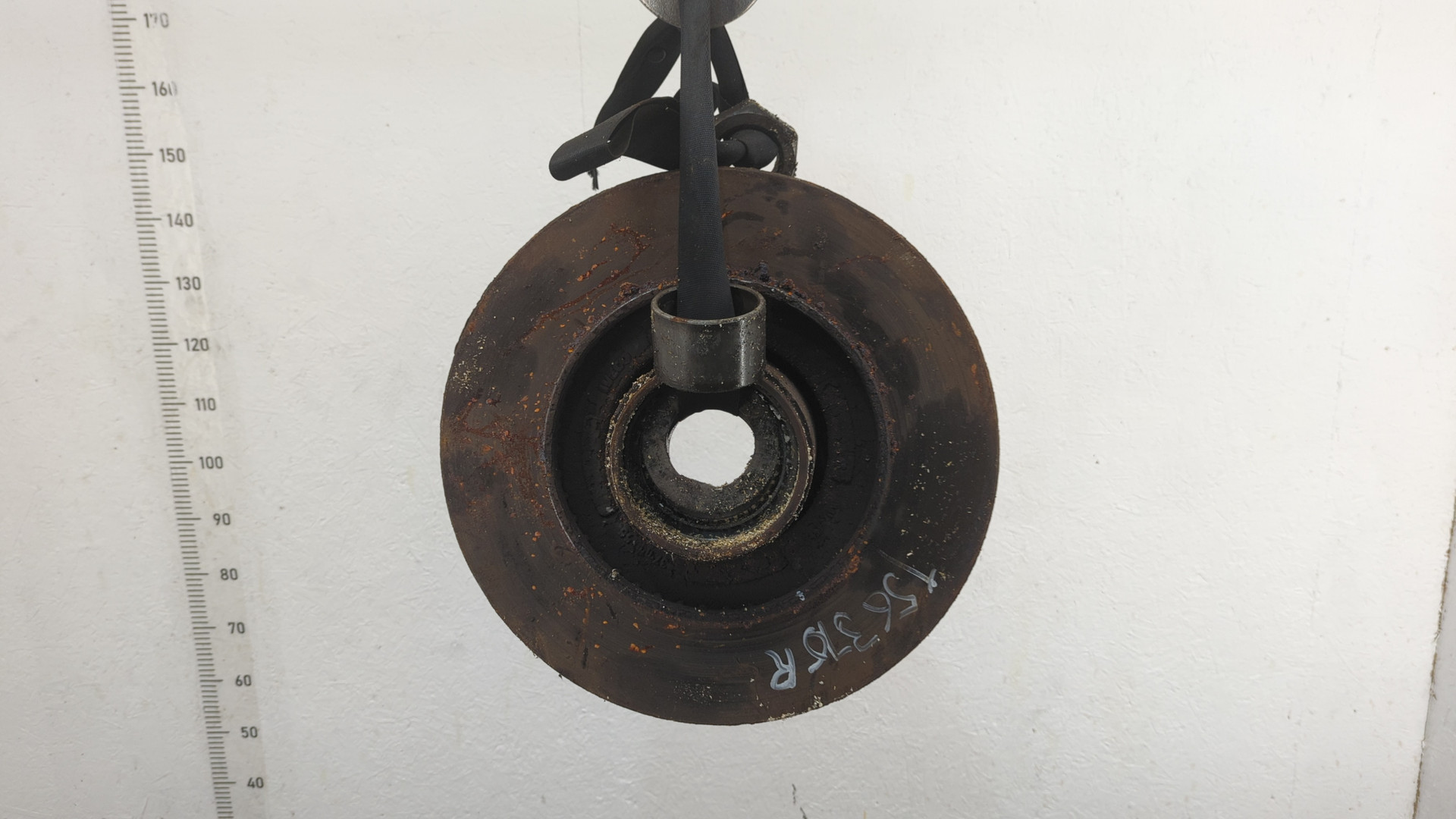 Кулак поворотный передний правый