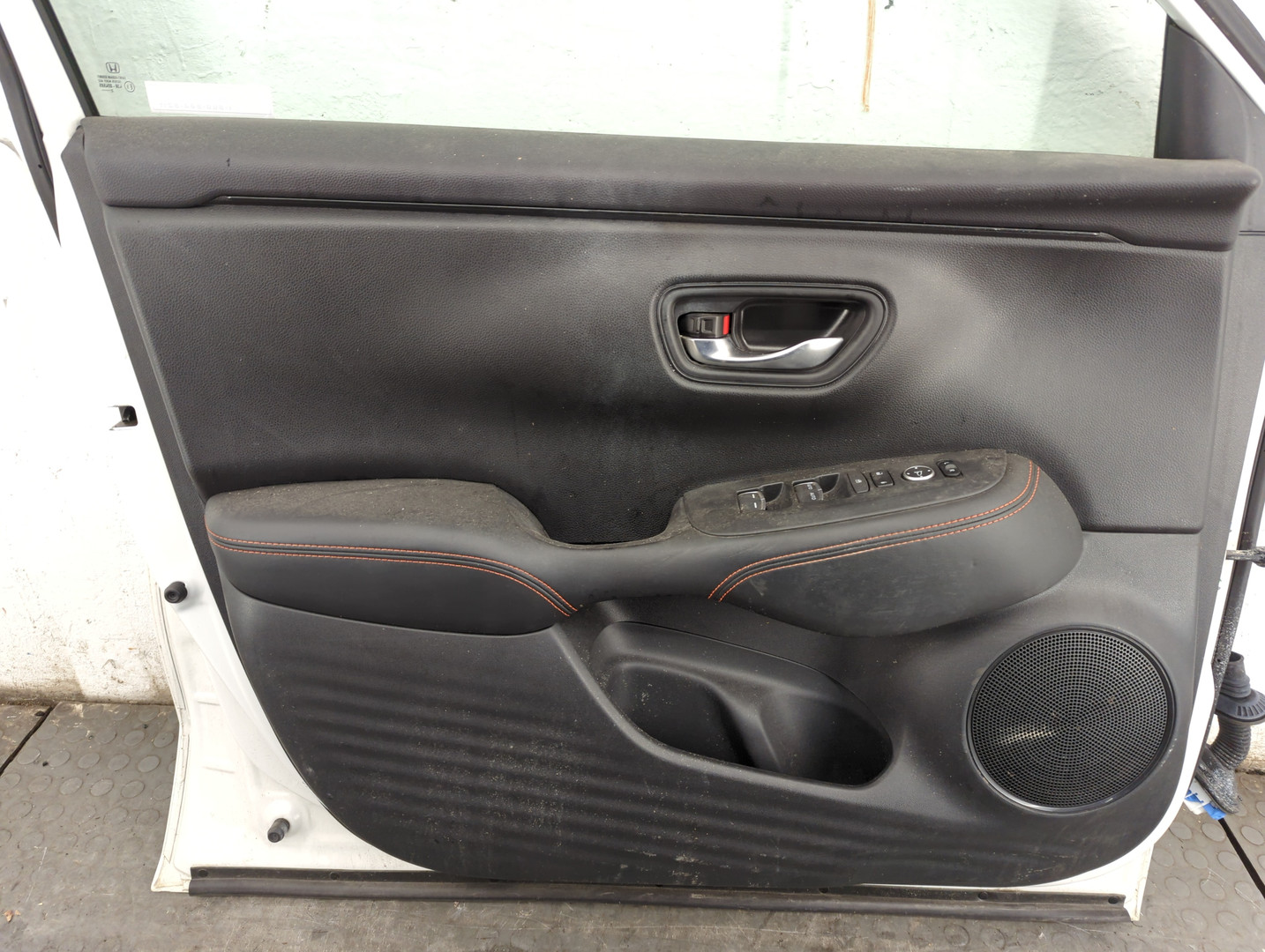 Дверь передняя левая