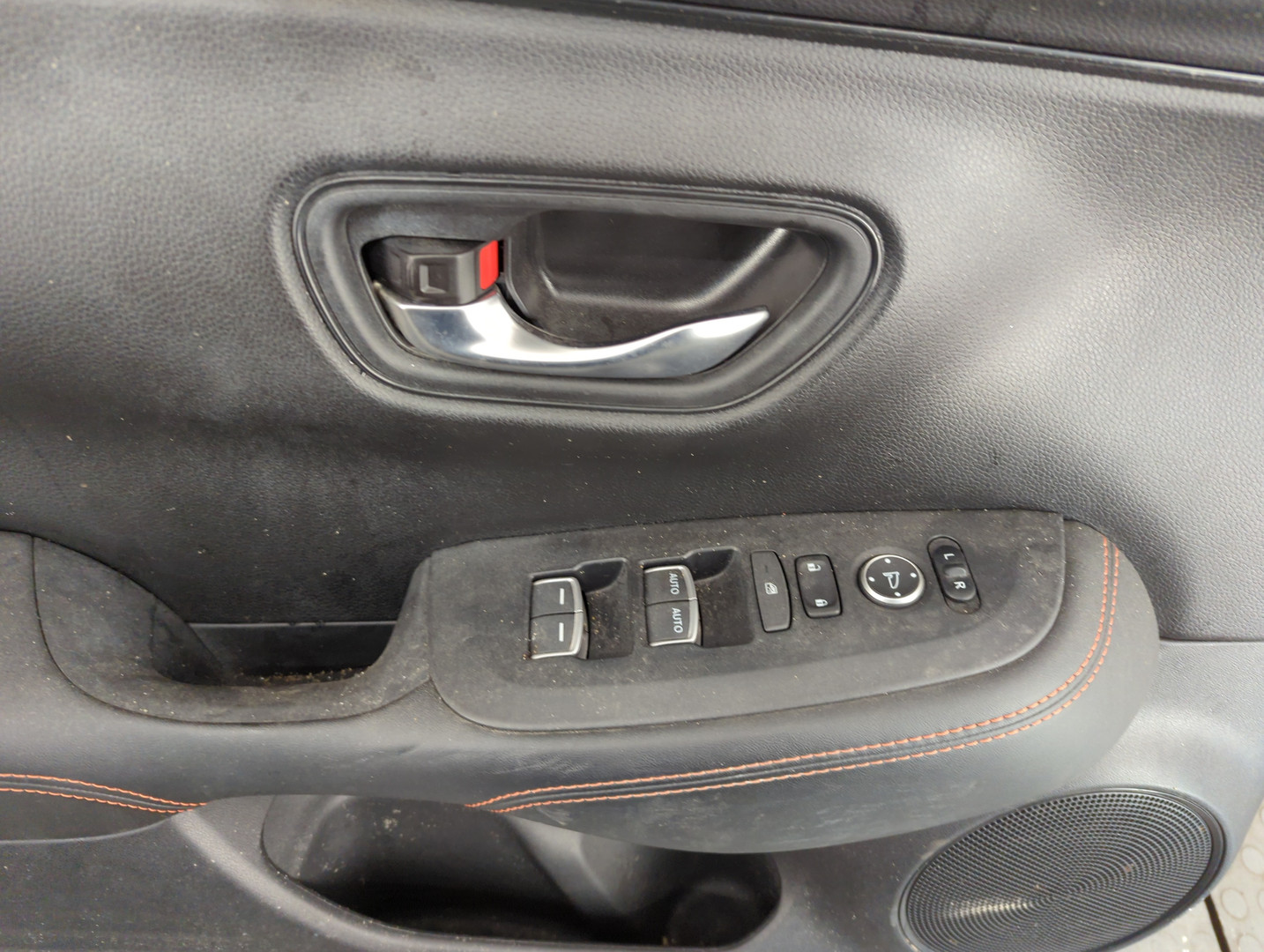 Дверь передняя левая