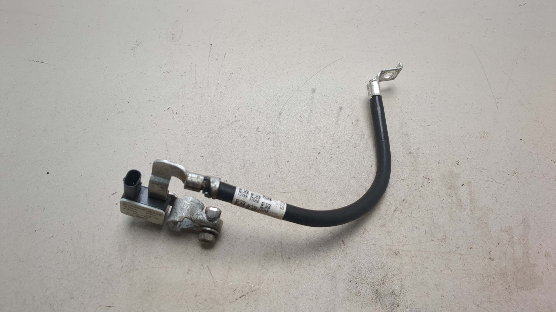 Клемма аккумулятора -