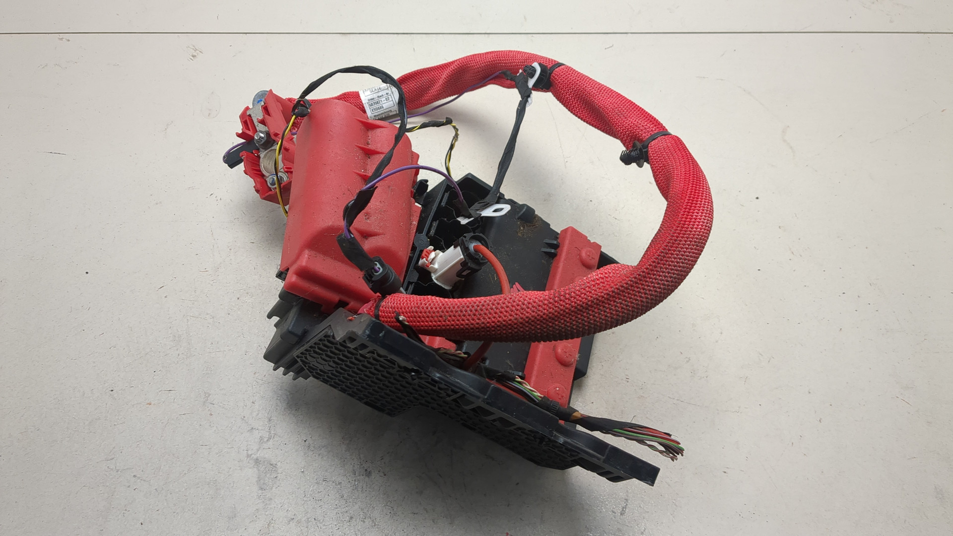 Клемма аккумулятора -