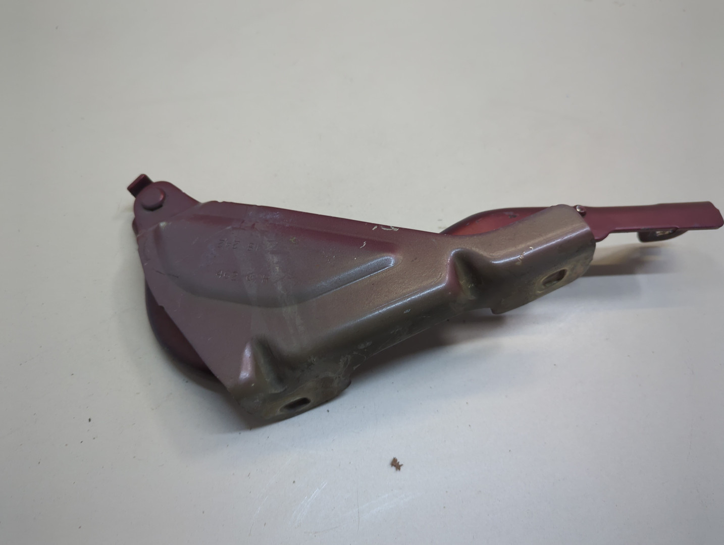 Петля капота правая