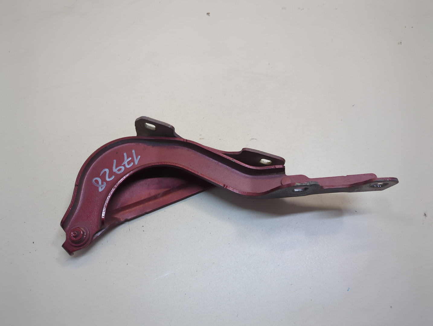 Петля капота правая