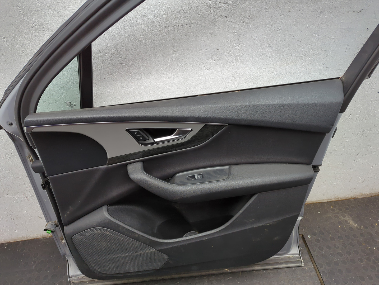 Дверь передняя правая