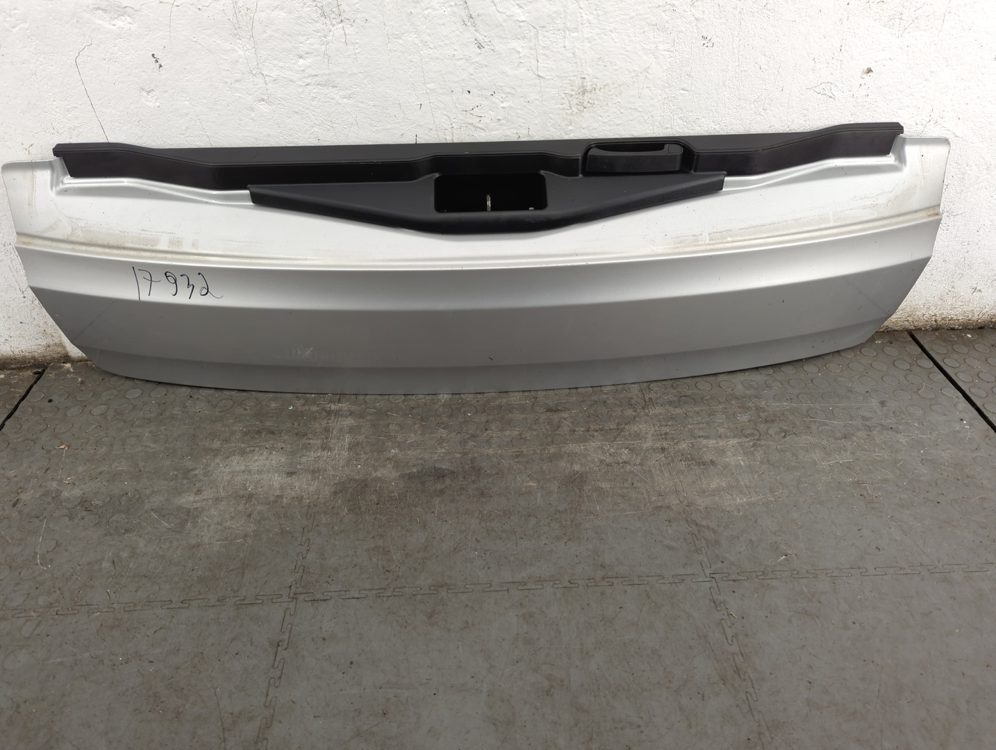 Дверь багажника нижняя (борт)