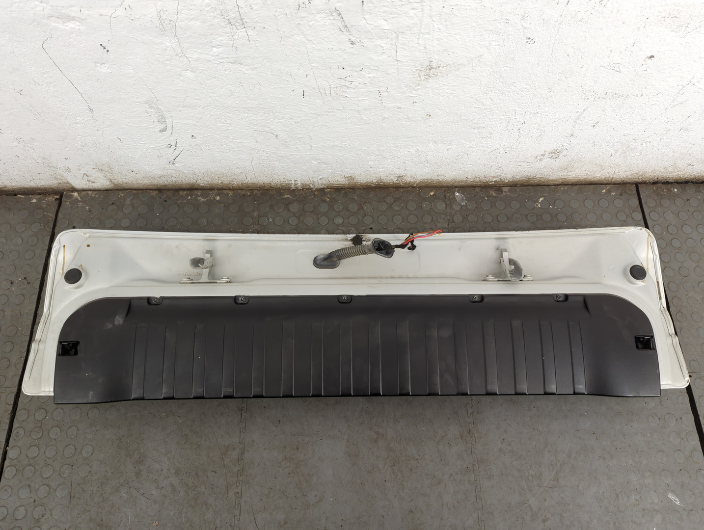 Дверь багажника нижняя (борт)