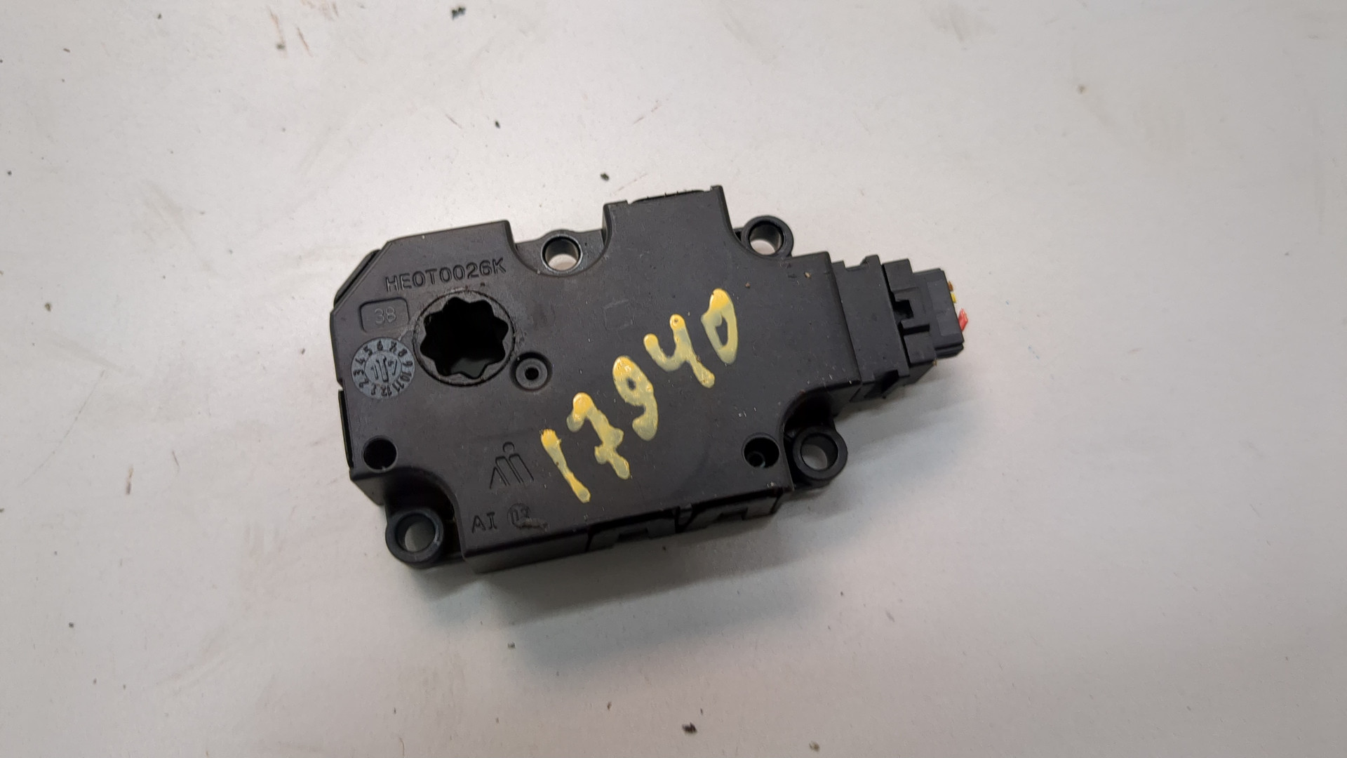 Моторчик заслонки печки