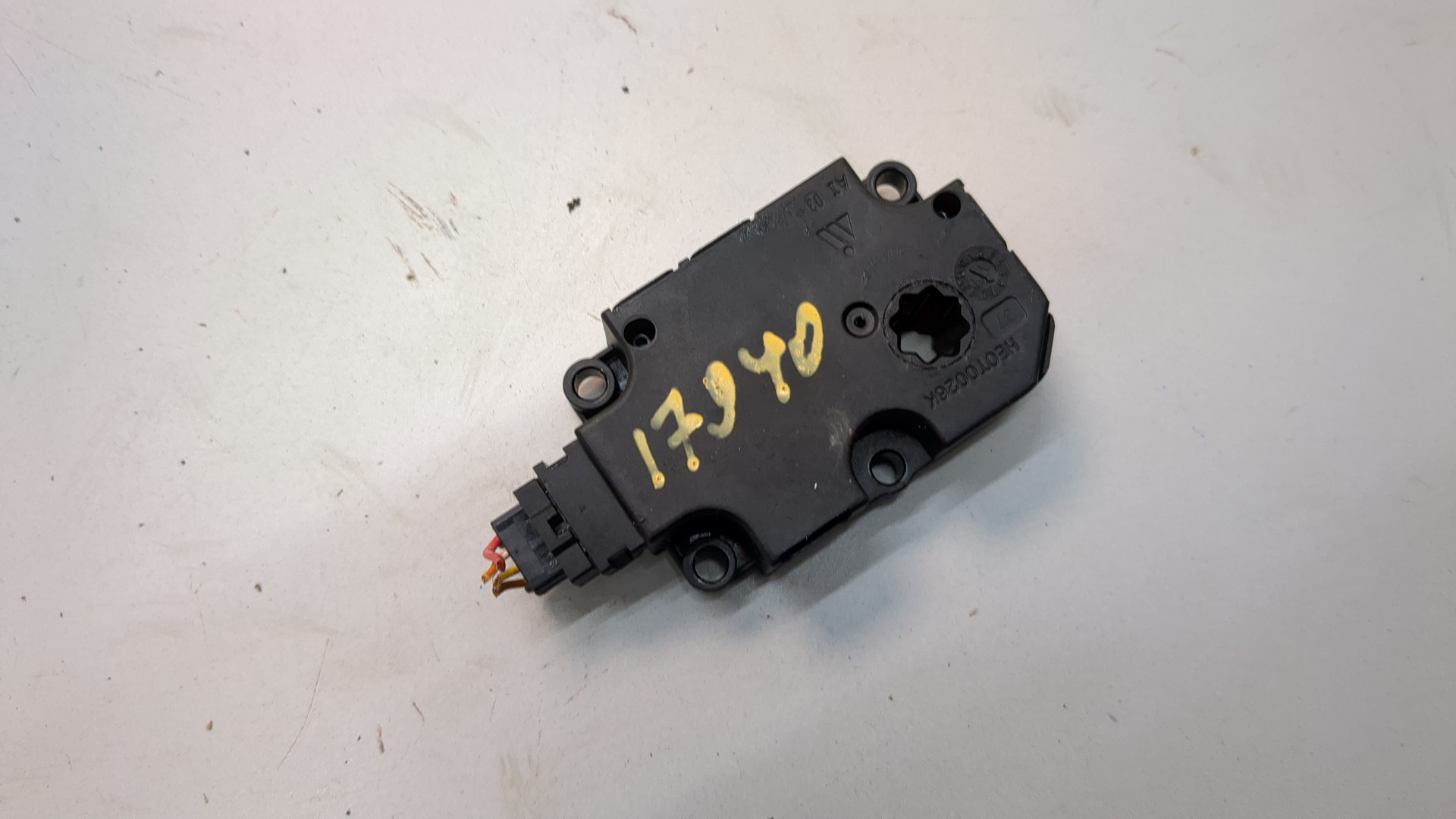 Моторчик заслонки печки