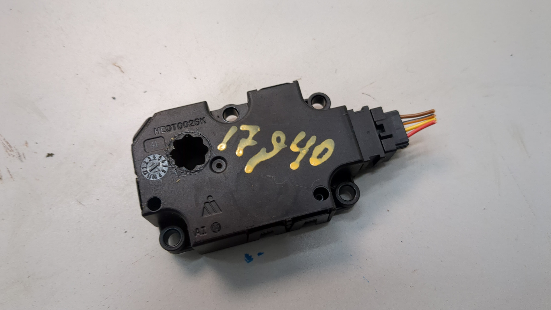 Моторчик заслонки печки