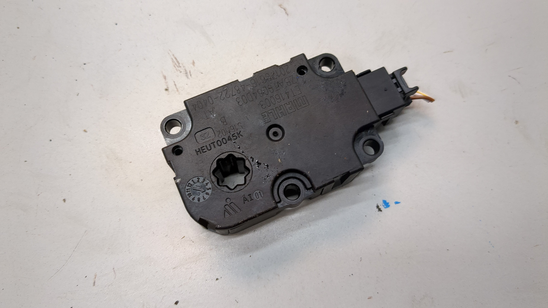 Моторчик заслонки печки