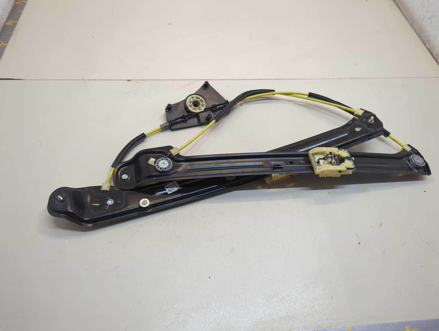 Стеклоподъемник электр. передний левый