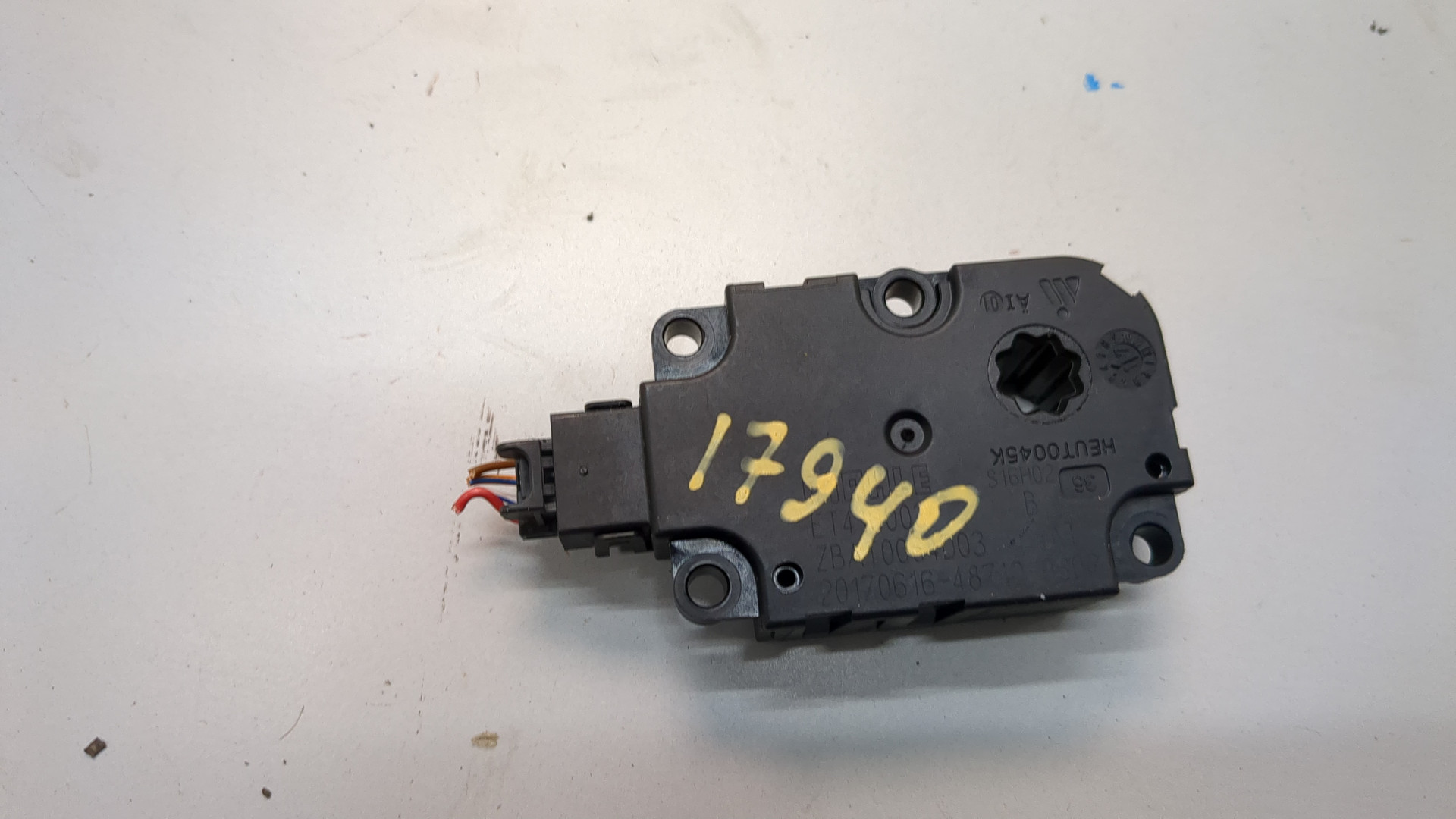 Моторчик заслонки печки