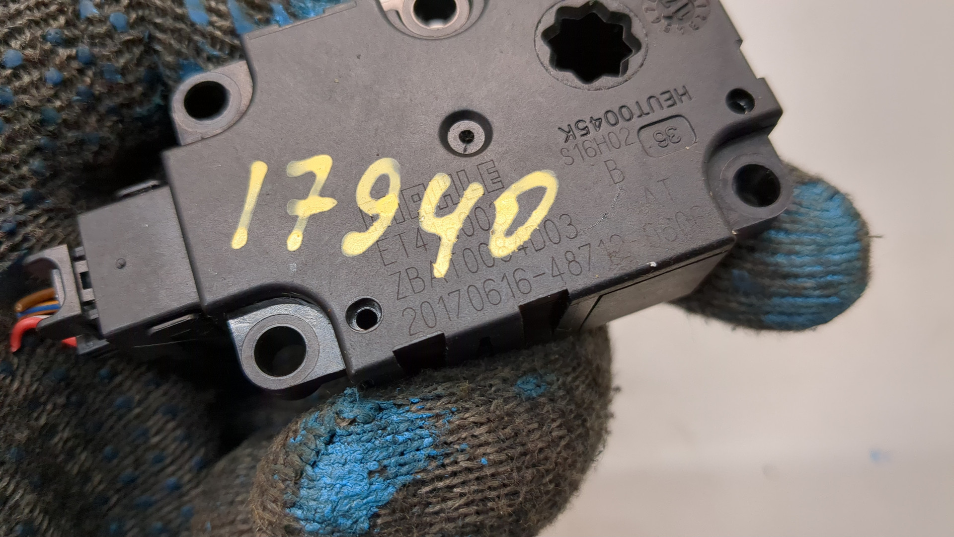 Моторчик заслонки печки