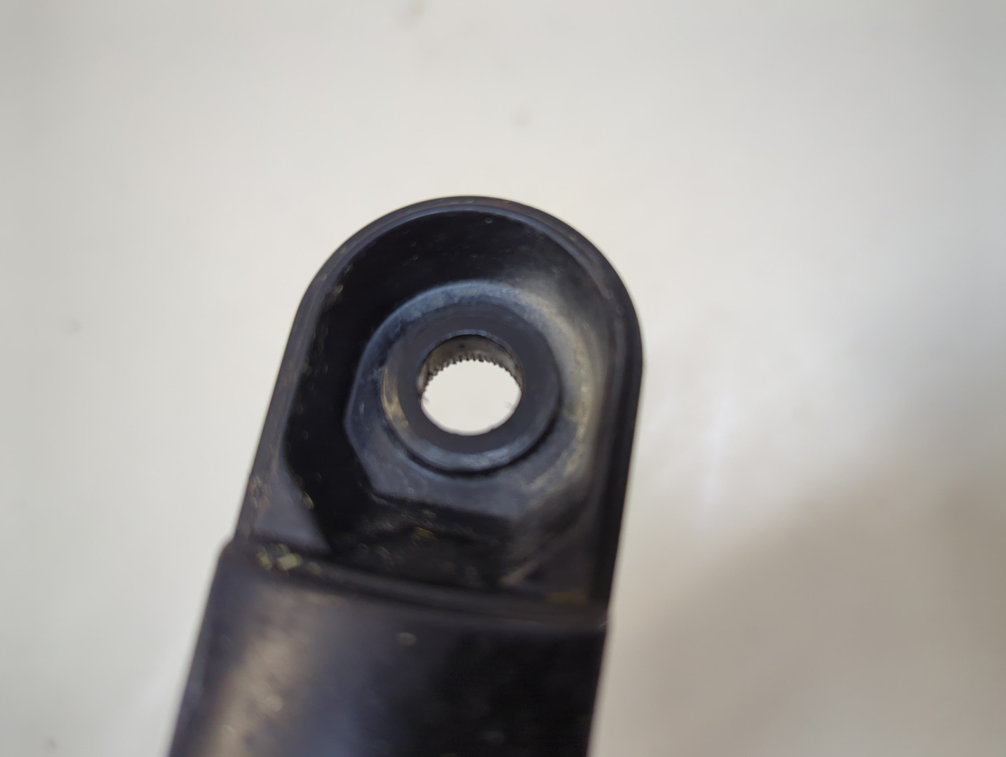 Поводок стеклоочистителя передний правый